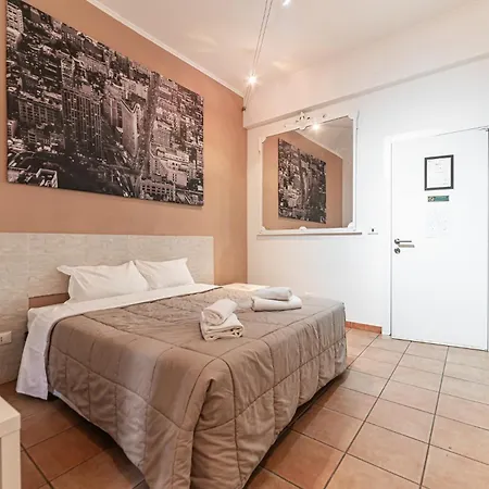 Cristel Cozy - Termini Train Station ローマ