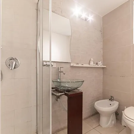Cristel Cozy - Termini Train Station Guest house