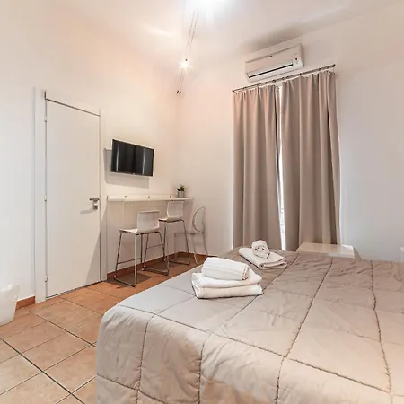Cristel Cozy - Termini Train Station Guest house *